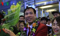Chào đón Đoàn Thể thao Việt Nam với tấm Huy chương Vàng Olympic lịch sử