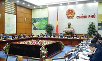 Thủ tướng Nguyễn Xuân Phúc: Phấn đấu tăng trưởng tháng 12 đạt 7,1 - 7,3%