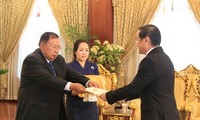 Đại sứ Việt Nam Nguyễn Bá Hùng trình quốc thư lên Chủ tịch nước CHDCND Lào 
