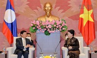 Chủ tịch Quốc hội Nguyễn Thị Kim Ngân tiếp Thủ tướng Lào Thongloun Sisoulith