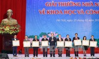 Chủ tịch nước dự Lễ trao Giải thưởng Hồ Chí Minh về KH-CN trong lĩnh vực quân sự, quốc phòng