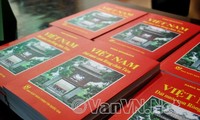 หนังสือ Viet Nam, dat nuoc con Rong, chau Tien หรือเวียดนามดินแดนแห่งลูกหลานของมังกรและนางฟ้า