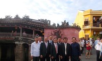 Lao Prime Minister visits Hoi An ancient city 