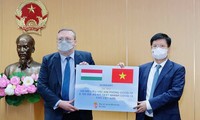 Vietnam receives COVID-19 vaccines, test kits from Hungary 
