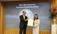 First Vietnamese receives IMO bravery award