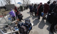 Kyiv pauses civilian evacuations from East Ukraine