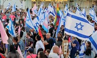 Tens of thousands of Israelis again protest judicial reform plan