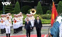 RoK President welcomed in Hanoi with 21-gun salute