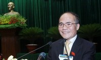 ประธานรัฐสภาNguyễn Sinh Hùngให้การต้อนรับรองประธานประเทศลาวบุญยัง วรจิตร