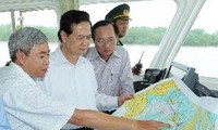 นายกรัฐมนตรีเวียดนามNguyễn Tấn Dũng ตรวจการก่อสร้างท่าเรือนานาชาติไฮฟอง