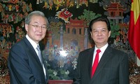 นายกรัฐมนตรีเวียดนามให้การต้อนรับนาย บัคแตโฮ หัวหน้าคณะผู้แทนกระทรวงพาณิชย์สาธารณรัฐเกาหลี