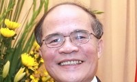 ประธานรัฐสภาเวียดนามNguyễn Sinh Hùngเดินทางไปร่วมการประชุม ASEP7 ณ ประเทศลาว