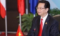 นายกรัฐมนตรีเวียดนามNguyễn Tấn Dũngเข้าร่วมการประชุมผู้นำอาเซมครั้งที่๙