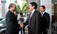 รองนายกรัฐมนตรีเวียดนามNguyễn Xuân Phúc อวยพรตรุษเต๊ตสถานีวิทยุเวียดนาม
