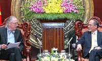 ประธานรัฐสภาเวียดนามNguyễn Sinh Hùngให้การต้อนรับเลขาธิการสหภาพรัฐสภาโลก