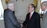 ประธานรัฐสภาเวียดนามNguyễn Sinh Hùngพบปะกับรักษาการผู้ว่าการนครเซ็นปีเตอร์สเบิร์