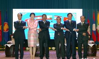 นายกรัฐมนตรีเวียดนามNguyễn Tấn Dũngเข้าร่วมการประชุมระดับสูง ที่ประเทศลาว