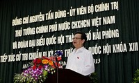 นายกรัฐมนตรีNguyễn Tấn Dũng พบปะกับผู้มีสิทธิ์เลือกตั้งเมืองท่าไฮฟอง