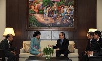 รองนายกรัฐมนตรีNguyễn Thiện Nhân พบปะกับนางสาวยิ่งลักษณ์ ชินวัตรนายกรัฐมนตรีไทย