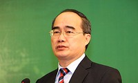 รองนายกรัฐมนตรีเวียดนามเหงียนเถี่ยนเญินเดินทางไปเยือนฮังการี