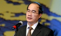 รองนายกรัฐมนตรีเวียดนามเหงวียนเถี่ยนเญินเยือนประเทศฮังการีอย่างเป็นทางการ