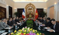 รัฐมนตรีต่างประเทศเวียดนามเจรจากับรัฐมนตรีต่างประเทศฝรั่งเศส