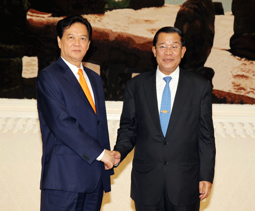 ท่านเหงวียนเติ้นหยุงนายกรัฐมนตรีเวียดนามพบปะกับสมเด็จฮุนเซนนายกรัฐมนตรีกัมพูชา