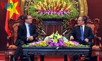 ท่านเหงวียนซิงหุ่งประธานรัฐสภาเวียดนามให้การต้อนรับรัฐมนตรีต่างประเทศนิวซีแลนด์
