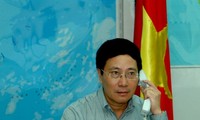 ท่านฝ่ามบิ่งมินห์รองนายกรัฐมนตรีเวียดนามเจรจาทางโทรศัพท์กับท่านหวังอี้รัฐมนตรีต่างประเทศจีน