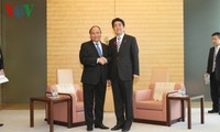 นายกรัฐมนตรีญี่ปุ่น:เวียดนามมีบทบาทที่สำคัญในนโยบายต่างประเทศของญี่ปุ่น