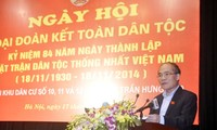 ประธานรัฐสภาเหงวียนซิงหุ่งเข้าร่วมวันงานมหาสามัคคีชนในชาติที่เขตหว่านเกี๊ยมกรุงฮานอย