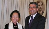 รองประธานประเทศเวียดนามเหงวียนถิยวานพบปะกับประธานาธิบดีบัลแกเรียโรเซน เพลฟเนลีแอฟ
