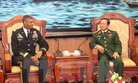 พลเอกวินเซนต์ บรูคส์ผู้บัญชาการทหารบกภูมิภาคแปซิฟิกของสหรัฐเยือนเวียดนาม