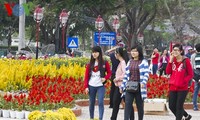 นักศึกษาชาวต่างชาติในเวียดนามและนักศึกษาเวียดนามในต่างประเทศฉลองเทศกาลตรุษเต๊ตปีมะแม๒๐๑๕