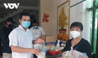 О супругах, готовящих еду для находящихся на карантине людей в провинции Шокчанг