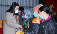 Вице-президент Во Тхи Ань Суан  навестила жителей уезда Фонгтхо провинции Ляйтяу