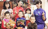 Дарение книг – красивая вьетнамская культурная традиция в первые дни Нового года