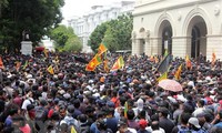 Власти Шри-Ланки объявили чрезвычайное положение