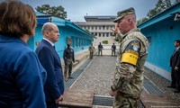 Канцлер ФРГ Олаф Шольц посетил межкорейскую демилитаризованную зону 