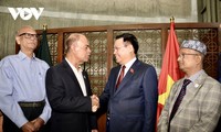Председатель Нацсобрания Выонг Динь Хюэ встретился с председателем комитета по международным связям парламента Бангладеш