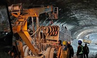 Требуется еще 2 дня для спасения рабочих из-под завалов в тоннеле в Индии