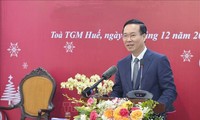 Президент Во Ван Тхыонг поздравил архиепископию Хюэ с Рождеством 