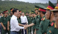 Президент Во Ван Тхыонг поздравил жителей и военнослужащих на острове Тхотяу с лунным новым годом 