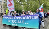 Зарубежные вьетнамцы и французы вышли на улицы в знак поддержки иска Чан То Нга