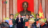Chủ tịch nước Trần Đại Quang trao quân hàm cho các sĩ quan cấp Thượng tướng, Trung tướng năm 2017
