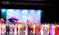 Phụ nữ Việt-Lào tham dự Lễ mít-tinh kỷ niệm Năm đoàn kết hữu nghị