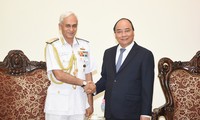 Thủ tướng Nguyễn Xuân Phúc tiếp Chủ tịch Uỷ ban Tham mưu trưởng kiêm Tư lệnh Hải quân Ấn Độ