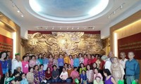 Đoàn cựu giáo viên kiều bào Thái Lan thăm Hà Nội