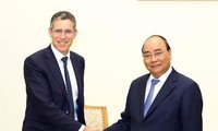 Thủ tướng Nguyễn Xuân Phúc tiếp Chủ tịch Tập đoàn VINCI (Pháp) 