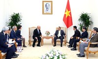 Thủ tướng Nguyễn Xuân Phúc tiếp cố vấn nội các của Thủ tướng Nhật Bản